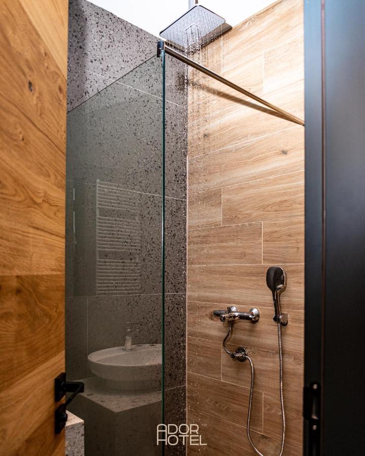 Ador Hotel North Mitrovica Экстерьер фото