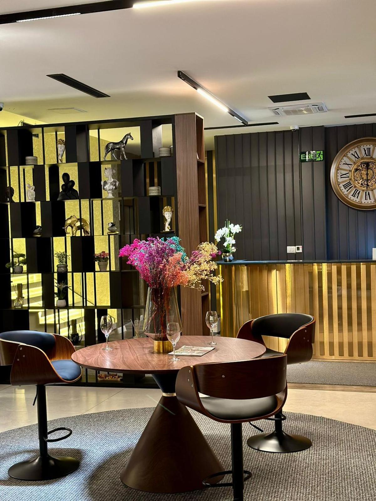 Ador Hotel North Mitrovica Экстерьер фото