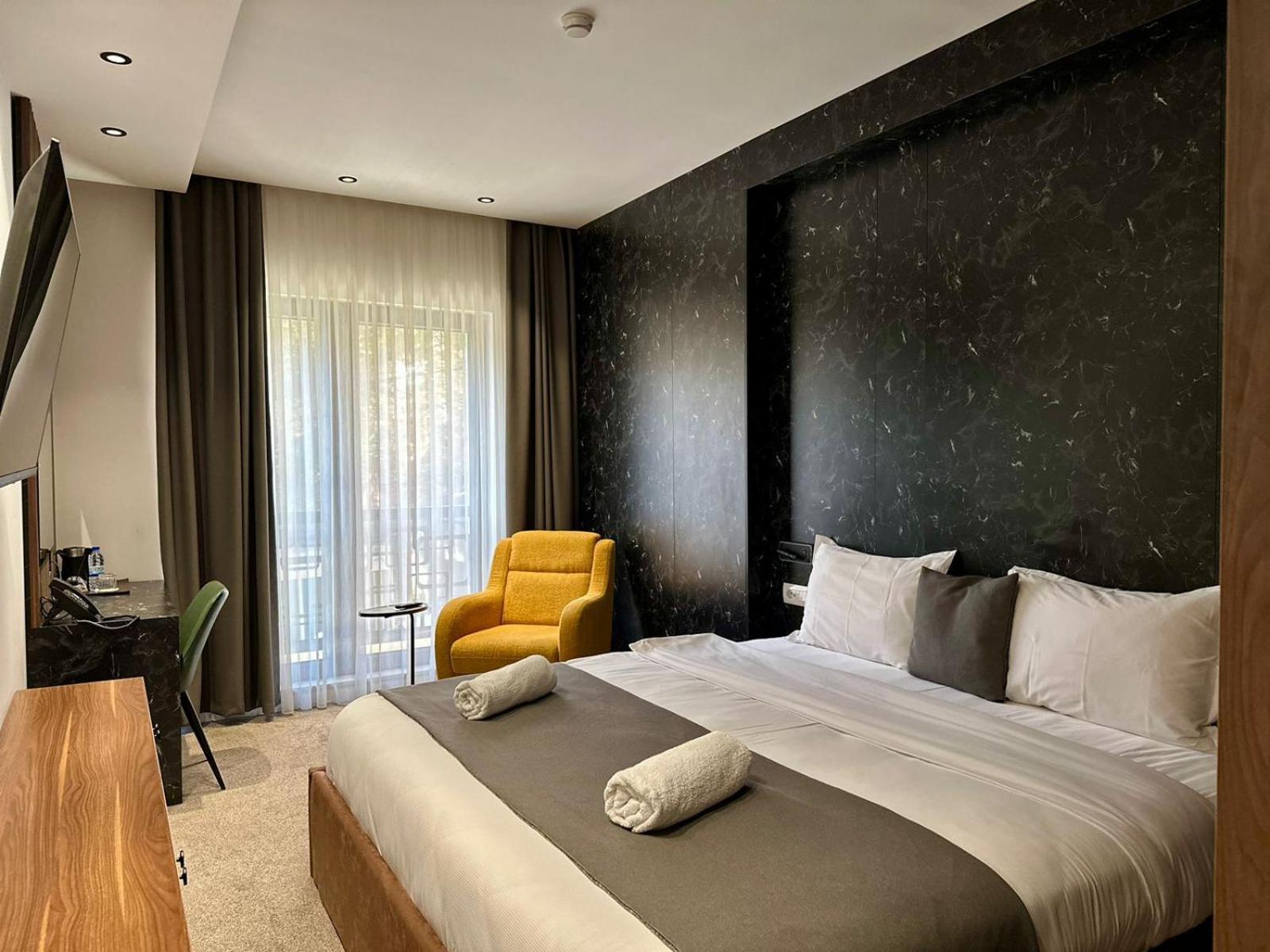 Ador Hotel North Mitrovica Экстерьер фото